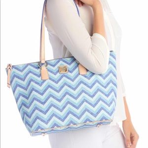 dooney & bourke chevron wren zip tote